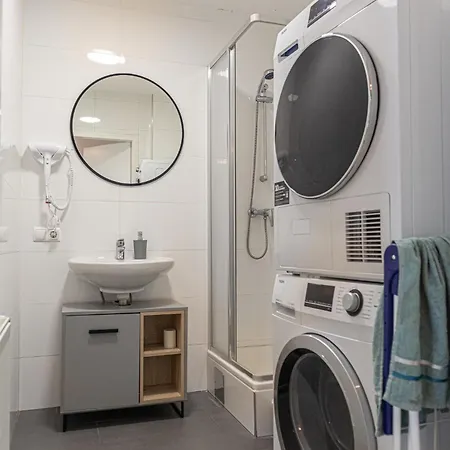 Chic 1Br And 1Lr With Kingbed, 9 Min To City Center Via Metro Wenen Buitenkant foto
