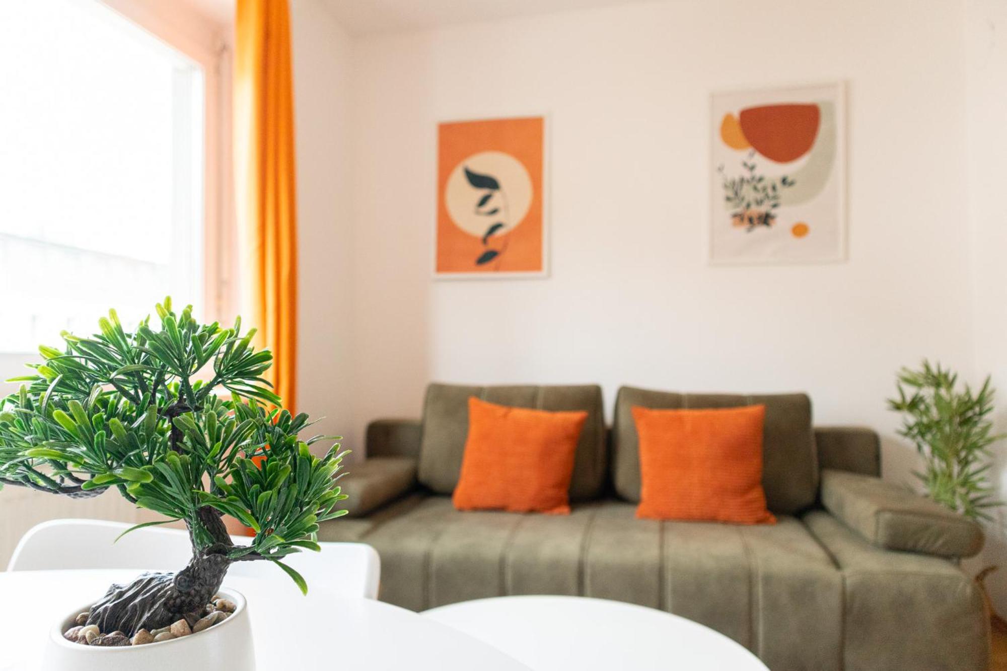 Chic 1br And 1lr With Kingbed, 9 Min To Center Via Metro Apartamento *
