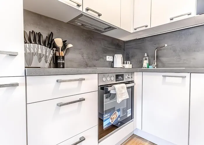 Chic 1Br And 1Lr With Kingbed, 9 Min To City Center Via Metro