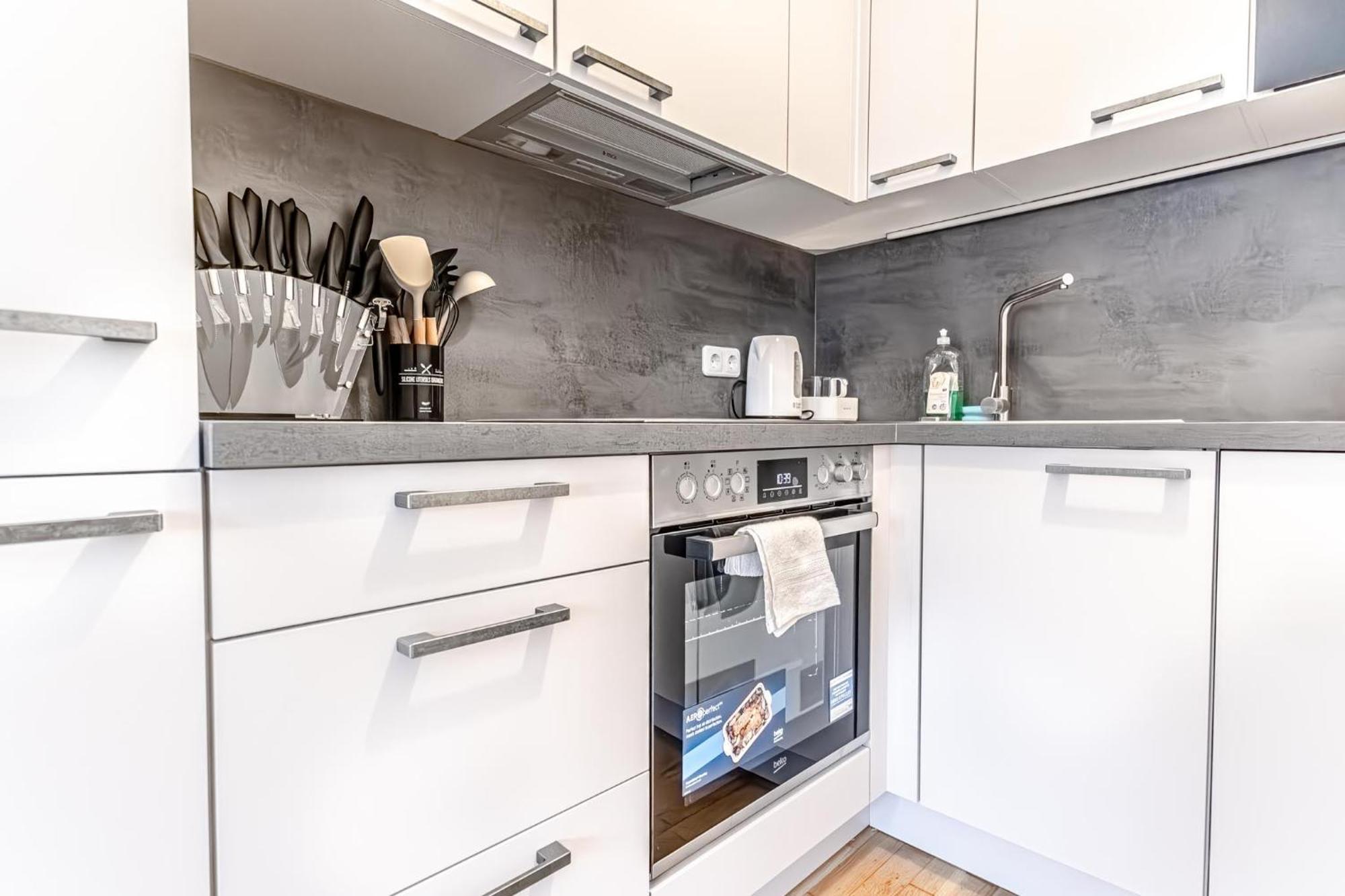 Chic 1br And 1lr With Kingbed, 9 Min To Center Via Metro Wien