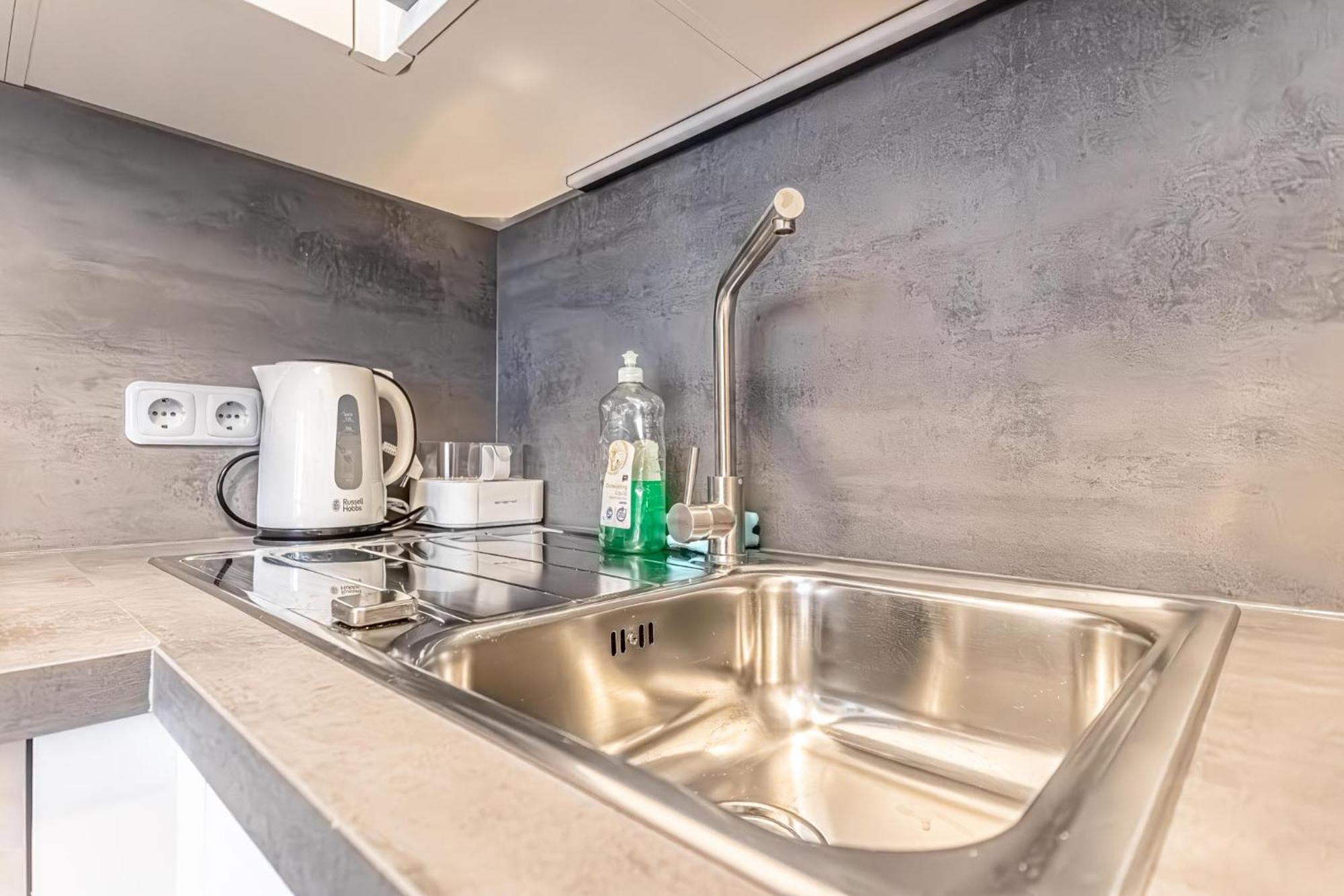Chic 1br And 1lr With Kingbed, 9 Min To Center Via Metro Wien